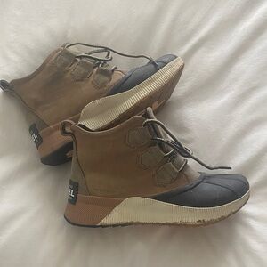 Sorel women’s Brown and Black Waterproof Lace-Up Duck Boots